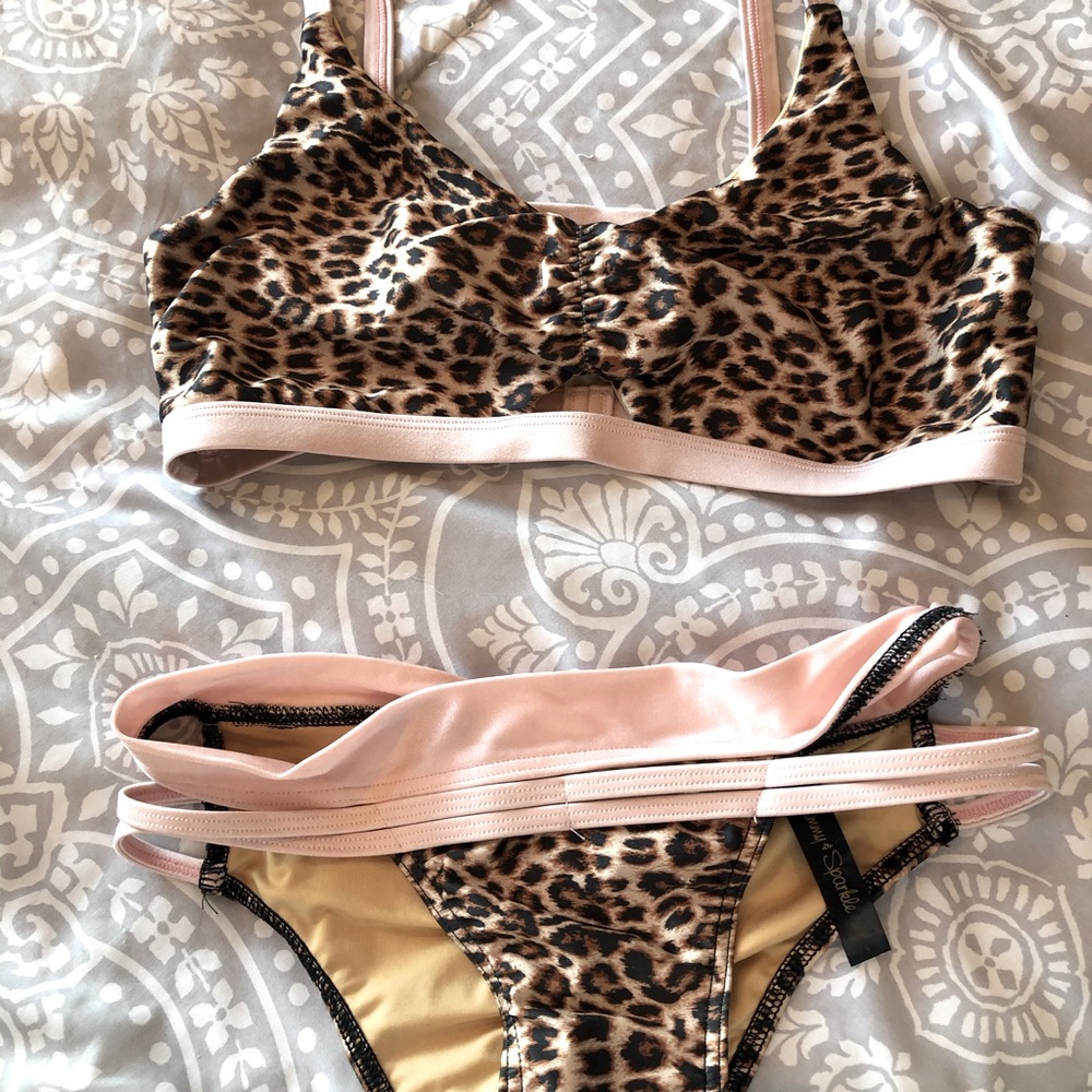 Shimmy and sparkle pole dance or swim set